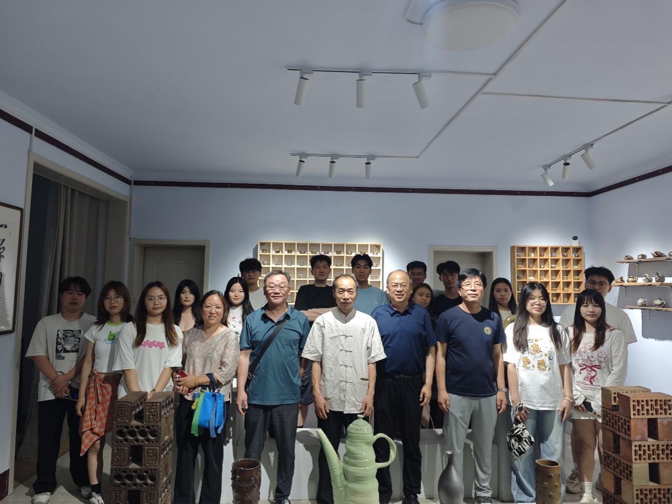 藝術點亮鄉村 學院師生赴朱家莊藝術村開展考察交流活動
